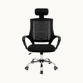 Silla ergonómica SIT Prime de color negro con respaldo de malla transpirable, apoyacabezas y base cromada con ruedas.