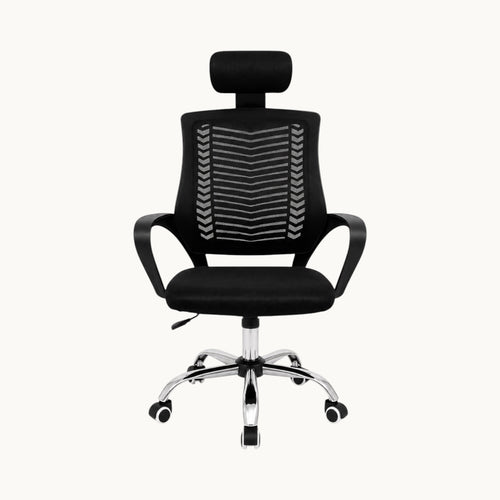 Silla ergonómica SIT Prime de color negro con respaldo de malla transpirable, apoyacabezas y base cromada con ruedas.